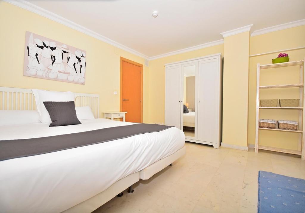 Aparthotel Ola Blanca 칼라 데 피네스트라트 객실 사진