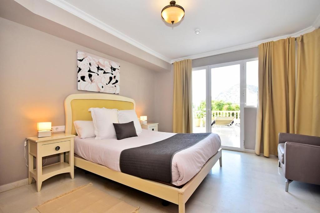 Aparthotel Ola Blanca 칼라 데 피네스트라트 객실 사진