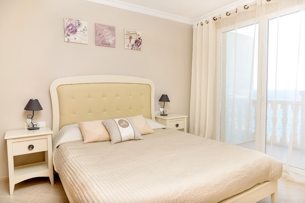 Aparthotel Ola Blanca 칼라 데 피네스트라트 객실 사진